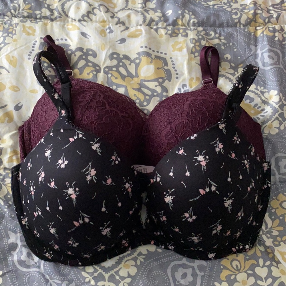 2 Victoria secret bras
